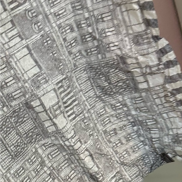 Henri Bendel Wrapping Paper Tissue Paper 🤍🤎 2 sheets - Picture 5 of 14